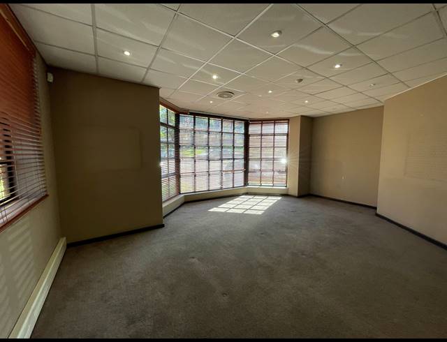 498.50M² OFFICE TO LET IN BRYANSTON